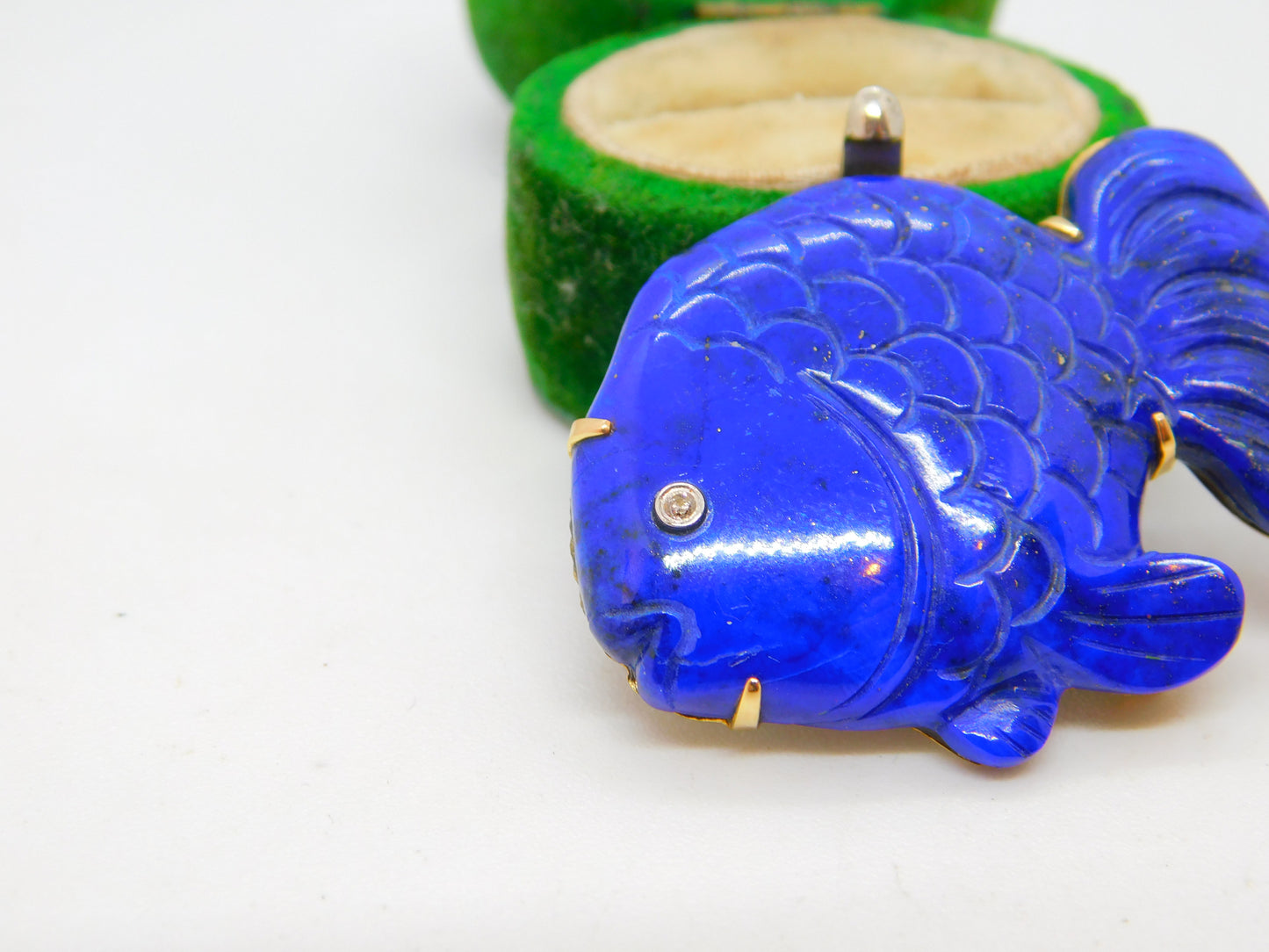 14ct Yellow Gold, Carved Lapis Lazuli & Diamond Fish Brooch Vintage c1980