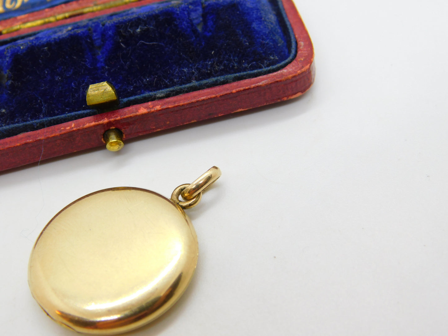 9ct Yellow Gold Back & Front Circular Locket Pendant Antique c1920 Art Deco