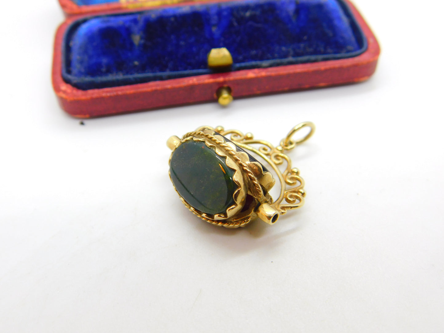 9ct Yellow Gold, Bloodstone, Carnelian, Onyx Victorian Style Spinner Pendant