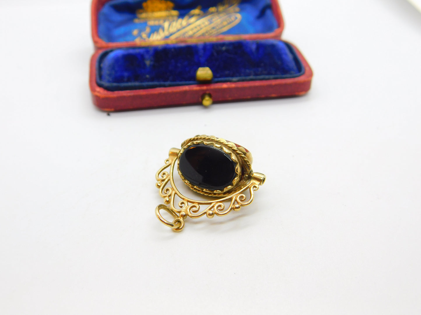 9ct Yellow Gold, Bloodstone, Carnelian, Onyx Victorian Style Spinner Pendant