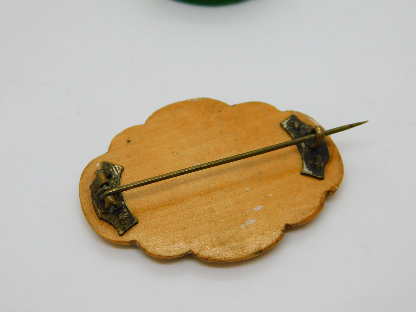 Mauchline Ware 'Interior of Burns' Cottage' Brooch Pin Antique c1890 Scottish