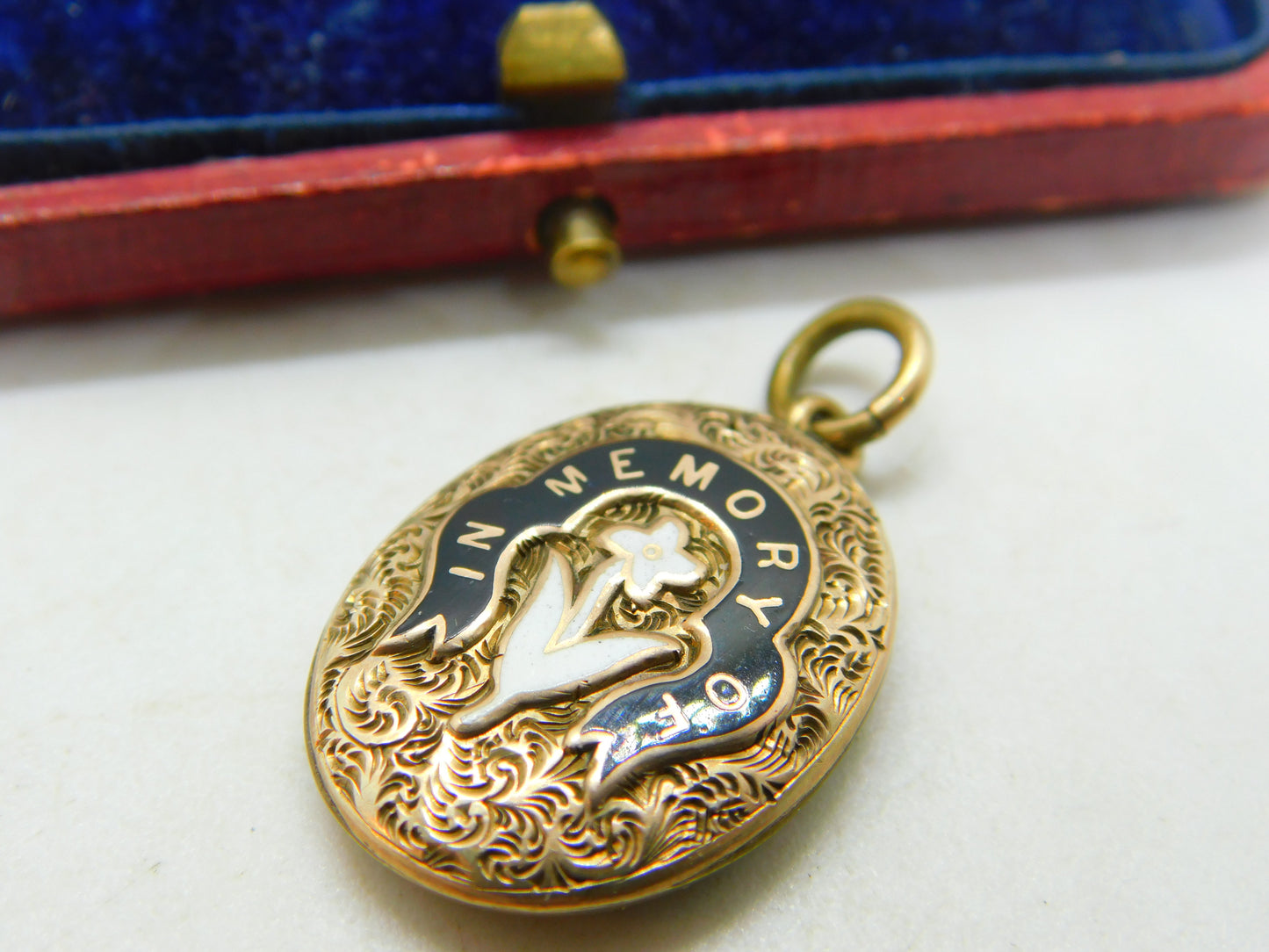 Victorian 9ct Gold & Enamel 'In Memory Of' Watercolour Miniature Locket Antique