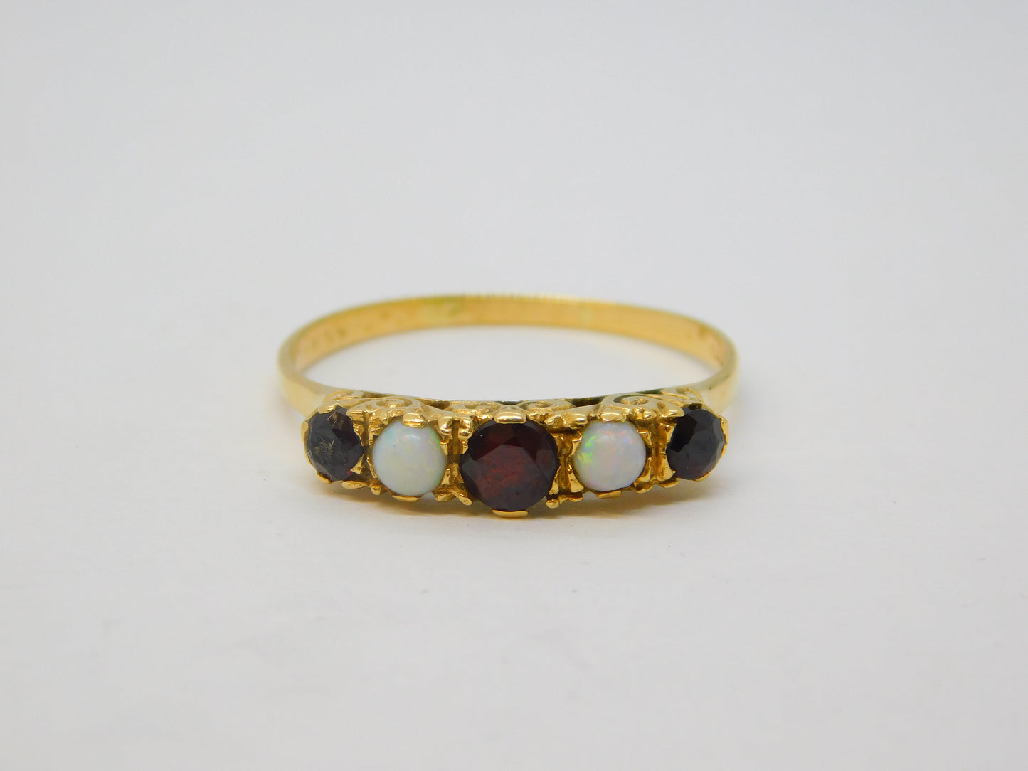 18ct Yellow Gold, Bohemian Garnet & Opal Five-Stone Ring Vintage c1970