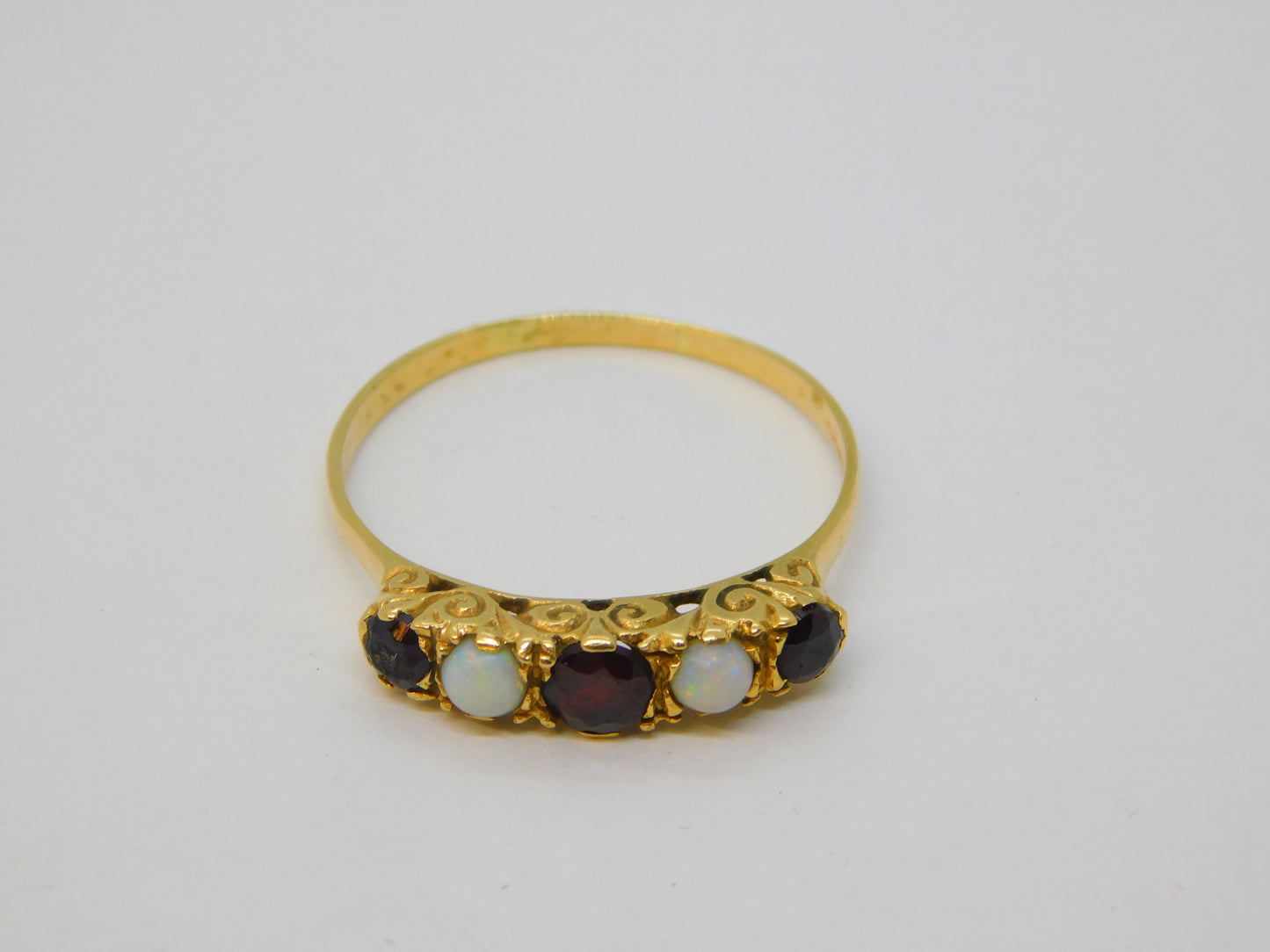 18ct Yellow Gold, Bohemian Garnet & Opal Five-Stone Ring Vintage c1970