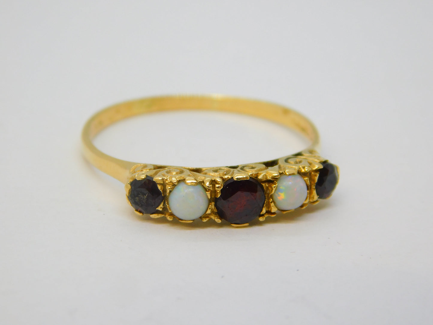 18ct Yellow Gold, Bohemian Garnet & Opal Five-Stone Ring Vintage c1970