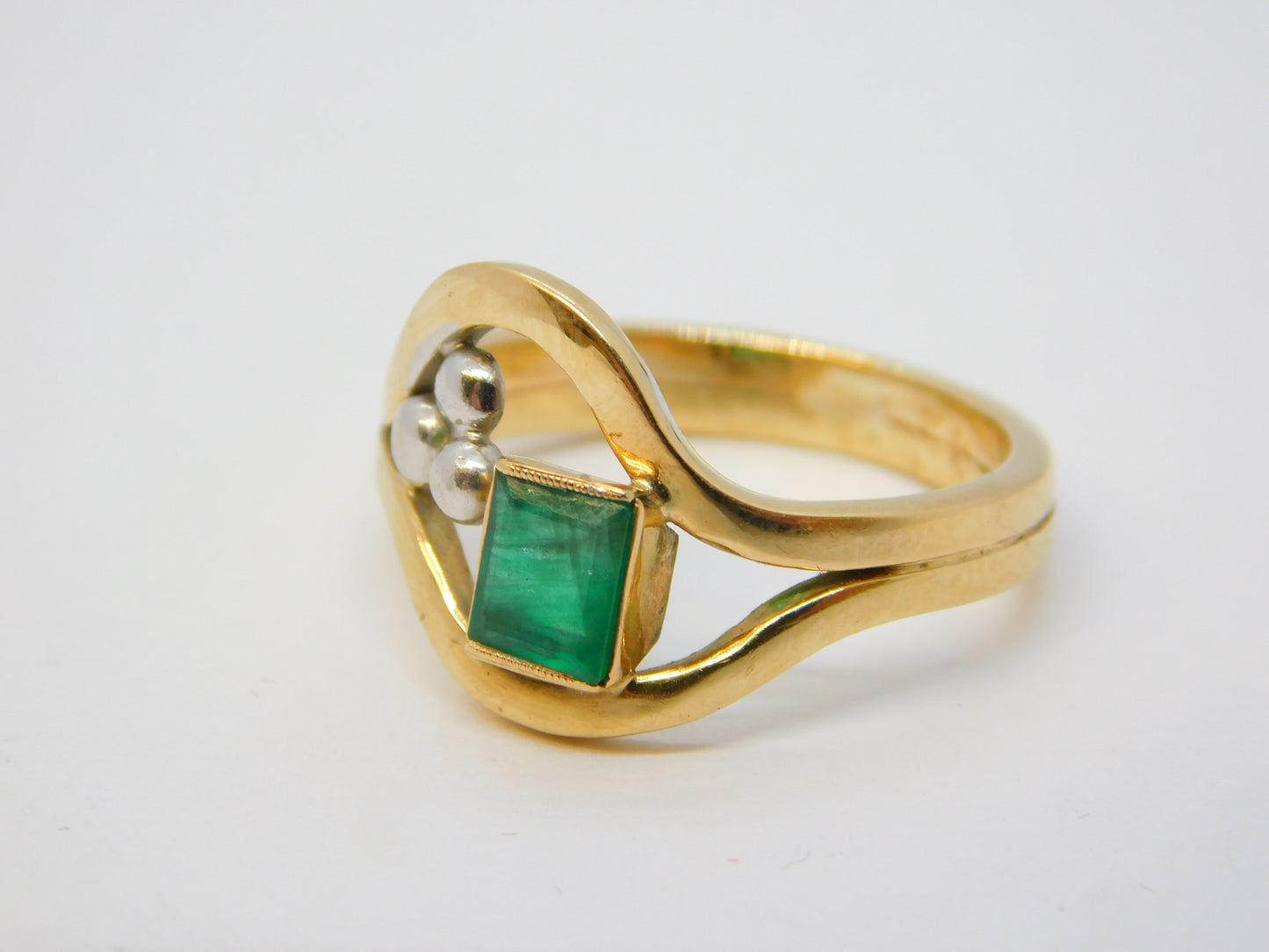 9ct Yellow Gold, 0.5ct Baguette Cut Emerald Modernist Dress Ring Vintage 1979