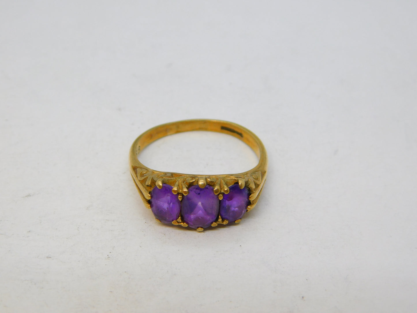 9ct Yellow Gold Three-Stone Graduating Boat Ring Vintage c1970