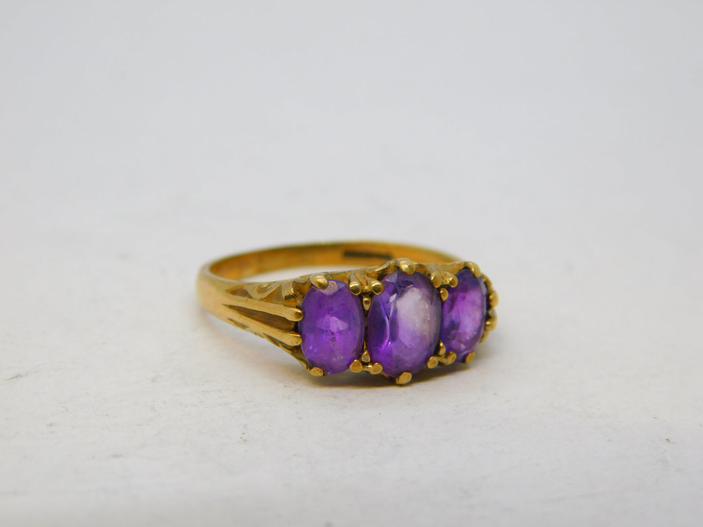 9ct Yellow Gold Three-Stone Graduating Boat Ring Vintage c1970