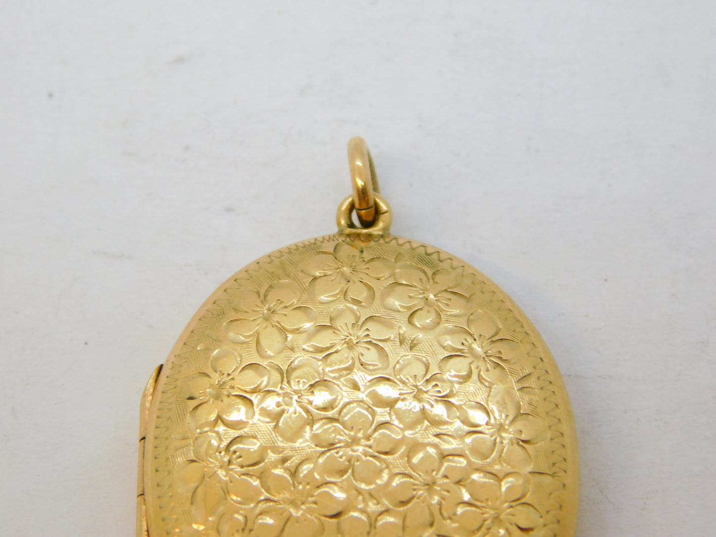 9ct Yellow Gold Floral Pattern Sweetheart Locket Pendant Vintage 1994 Birmingham