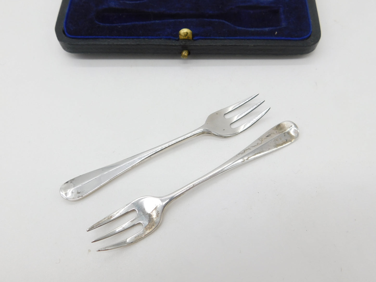 Boxed Pair of Sterling Silver Oyster Forks Antique 1920 London Art Deco