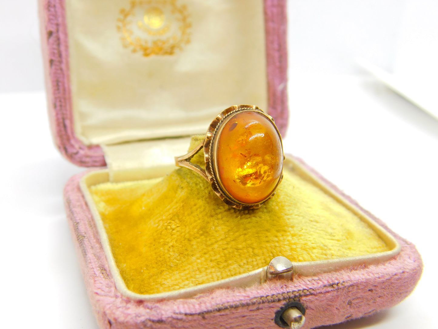 9ct Yellow Gold Cabochon Pressed Amber Signet Ring 1970 Birmingham Vintage