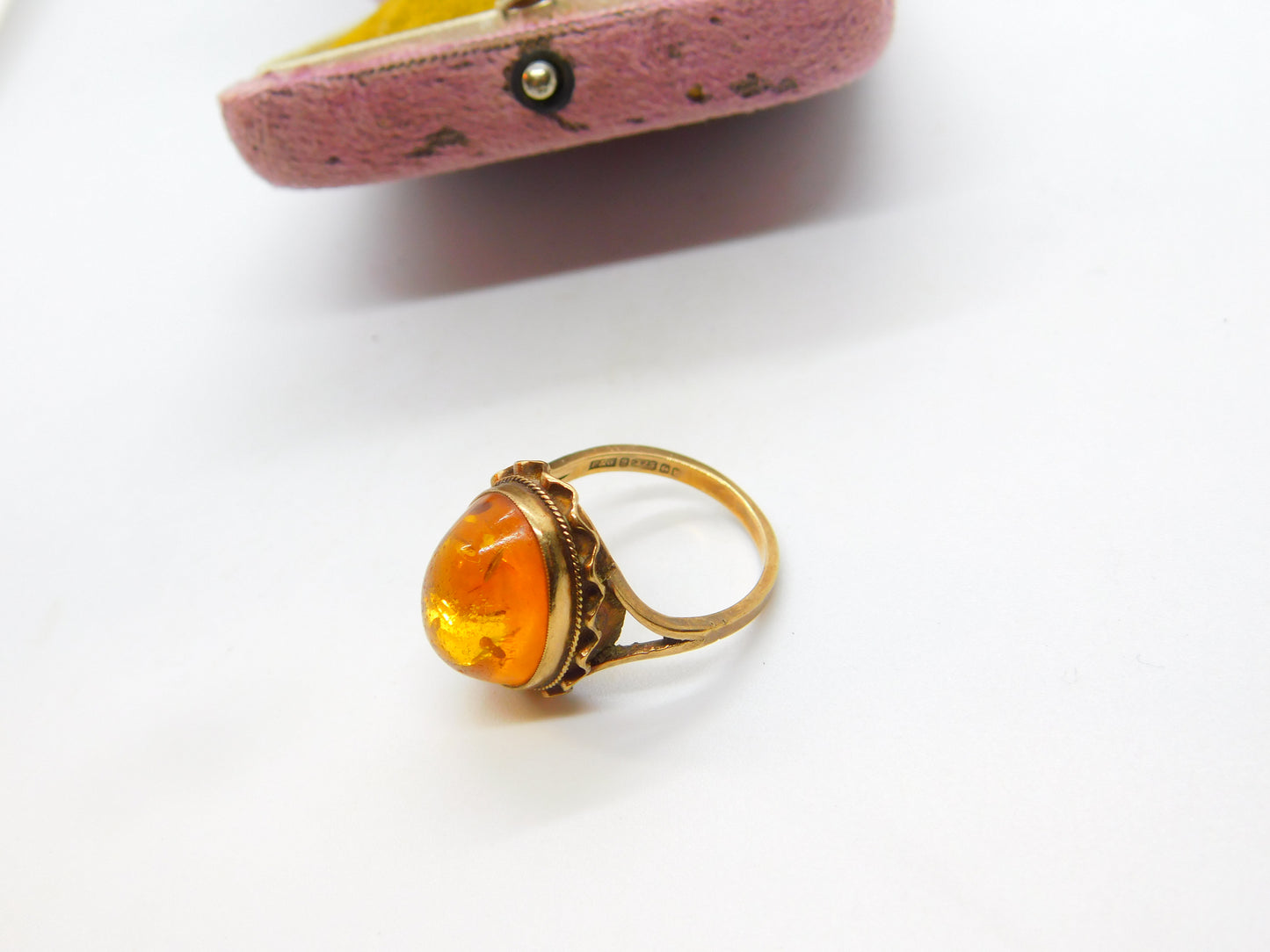 9ct Yellow Gold Cabochon Pressed Amber Signet Ring 1970 Birmingham Vintage