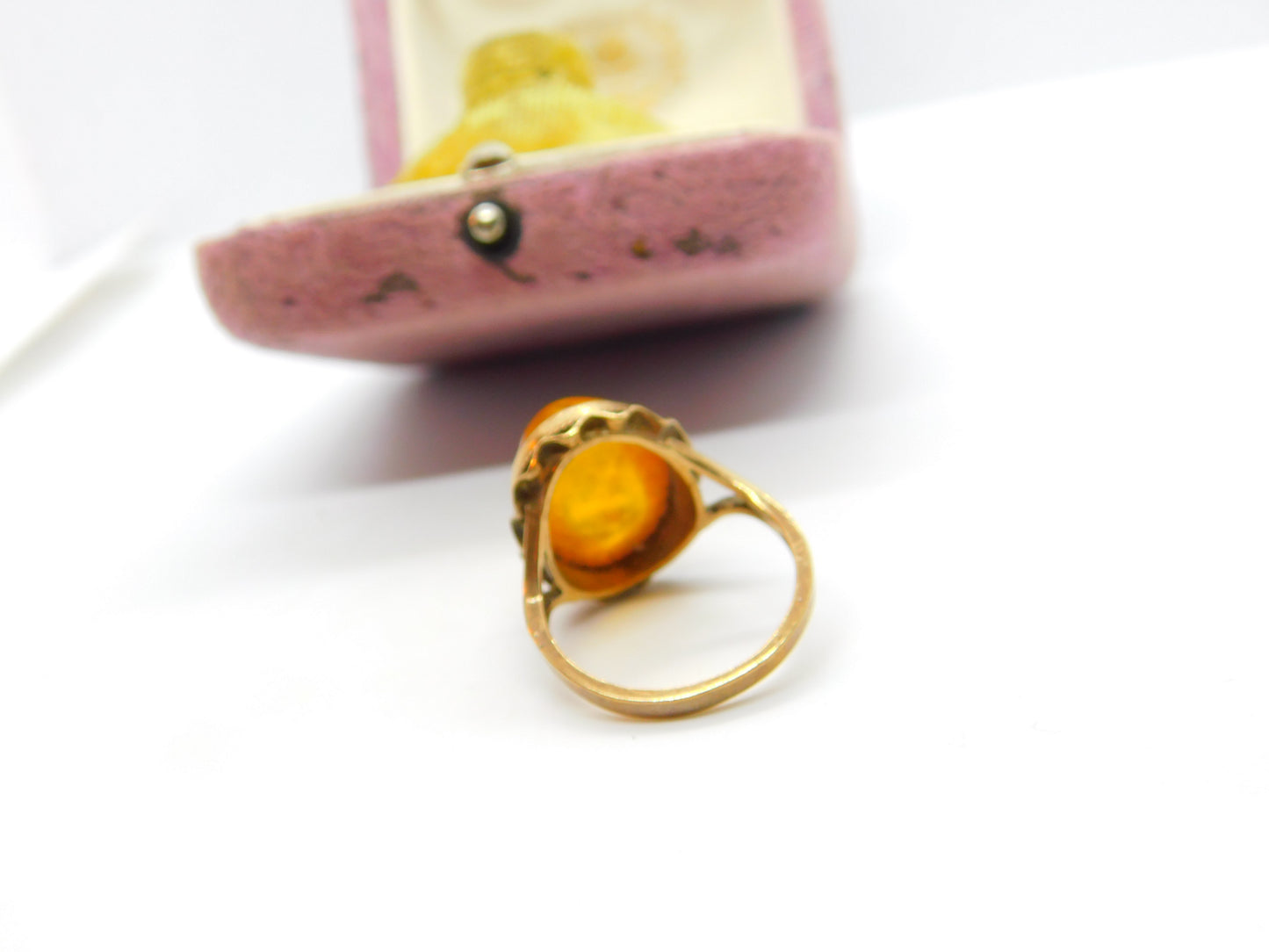 9ct Yellow Gold Cabochon Pressed Amber Signet Ring 1970 Birmingham Vintage