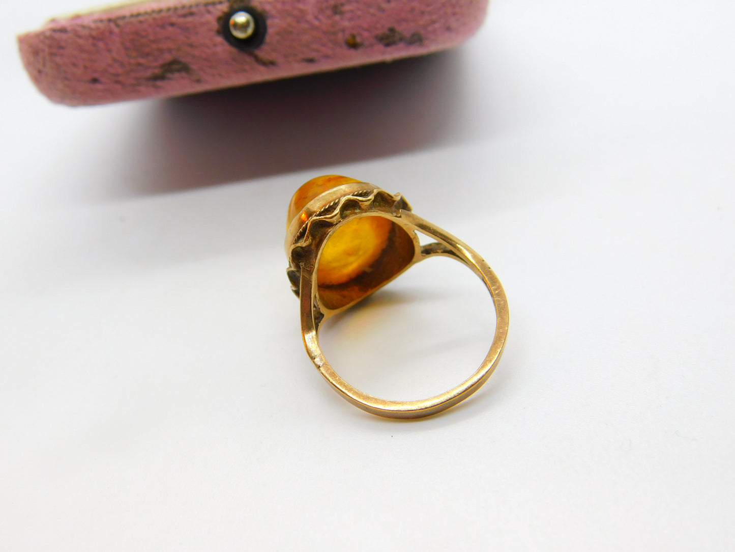 9ct Yellow Gold Cabochon Pressed Amber Signet Ring 1970 Birmingham Vintage