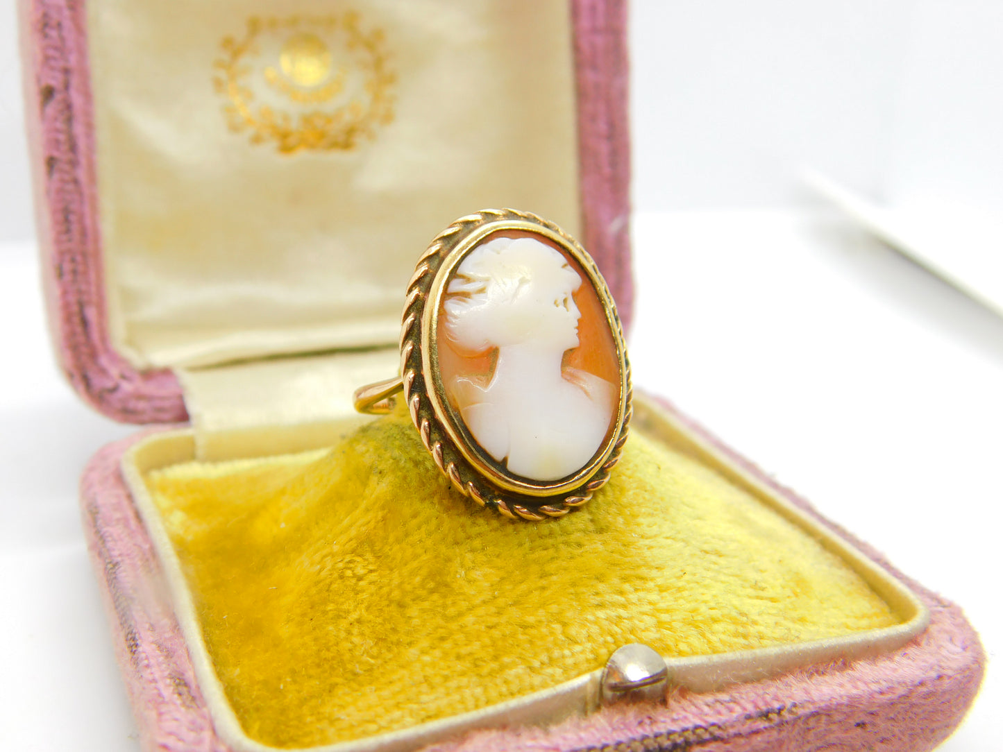 Victorian 9ct Yellow Gold Carved Shell Cameo Cocktail Ring c1880 Antique