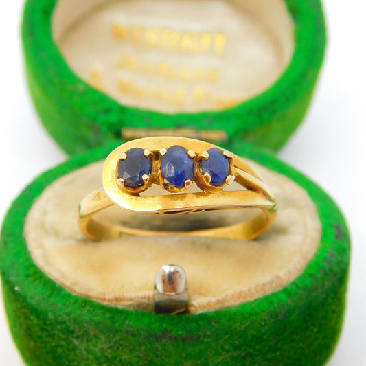 Victorian 18ct Yellow Gold & Graduating Sapphire Band Ring Antique c1900