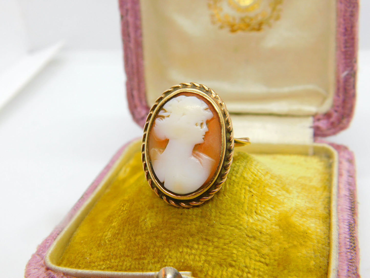 Victorian 9ct Yellow Gold Carved Shell Cameo Cocktail Ring c1880 Antique