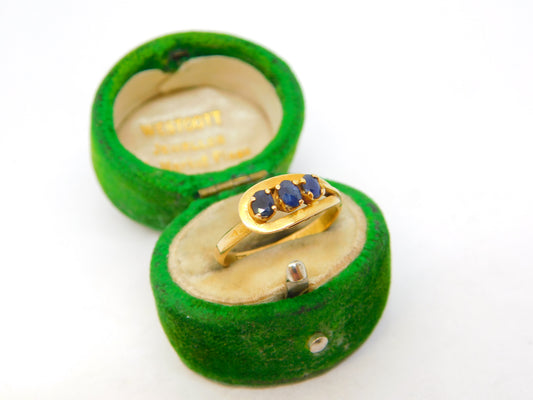 Victorian 18ct Yellow Gold & Graduating Sapphire Band Ring Antique c1900