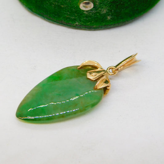 14ct Yellow Gold & Green Jade Fruit Form Drop Pendant Vintage c1970