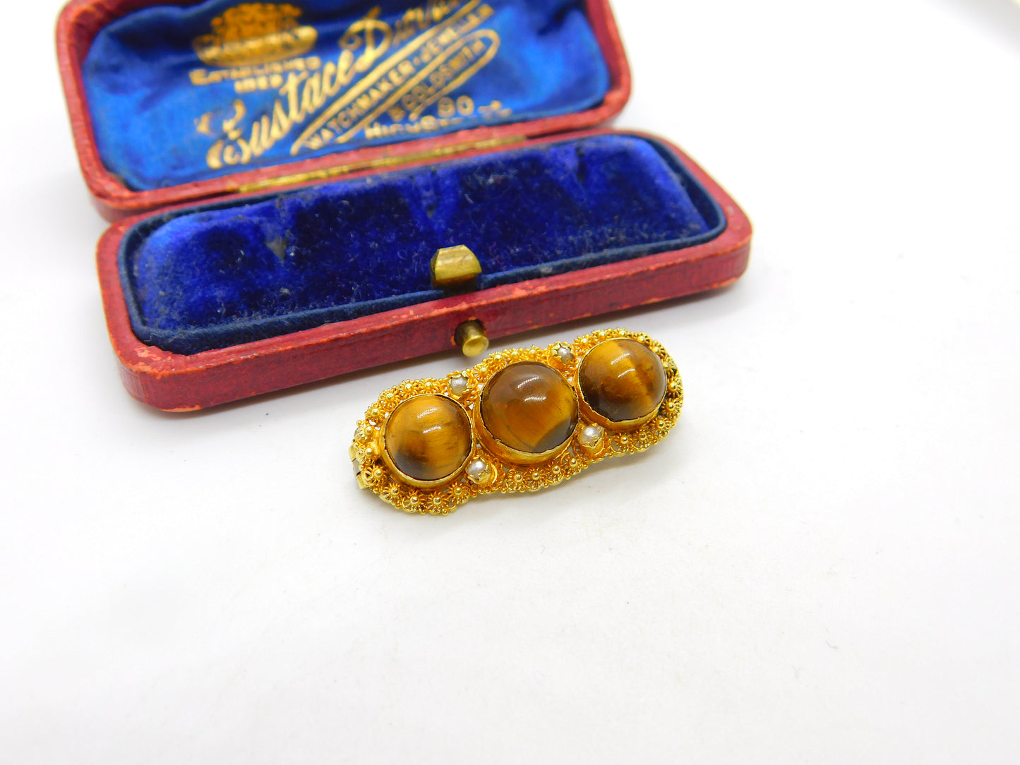 Victorian 22ct Gold Cannetille Tiger's Eye & Seed Pearl Sweetheart Brooch c1840