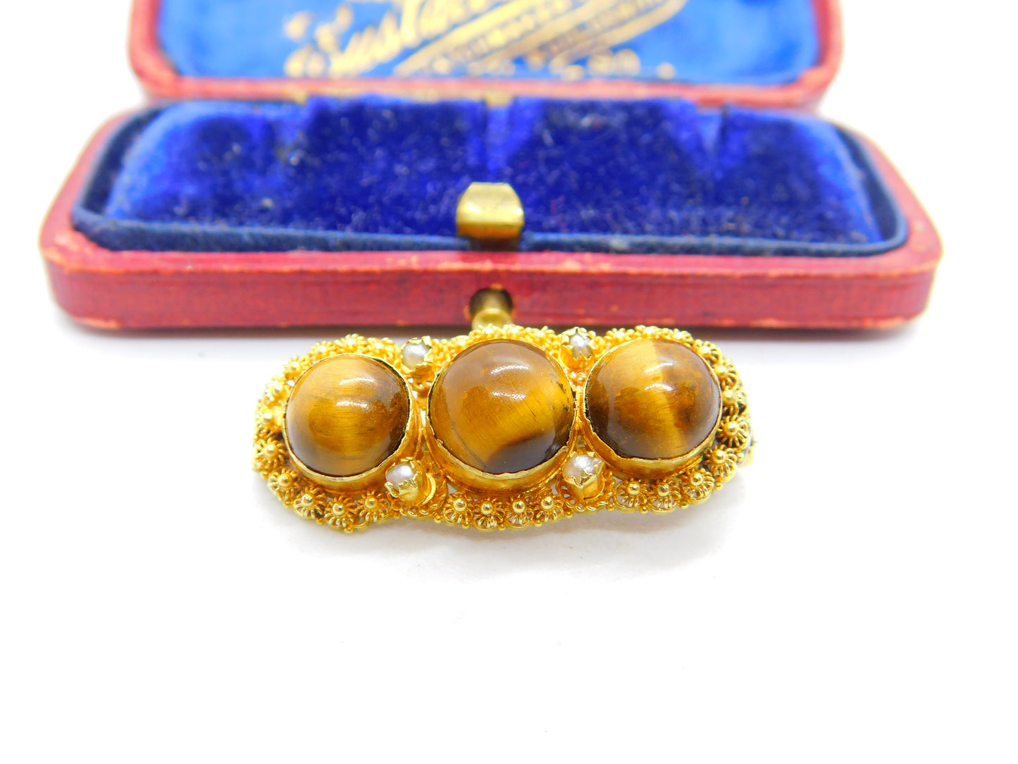 Victorian 22ct Gold Cannetille Tiger's Eye & Seed Pearl Sweetheart Brooch c1840