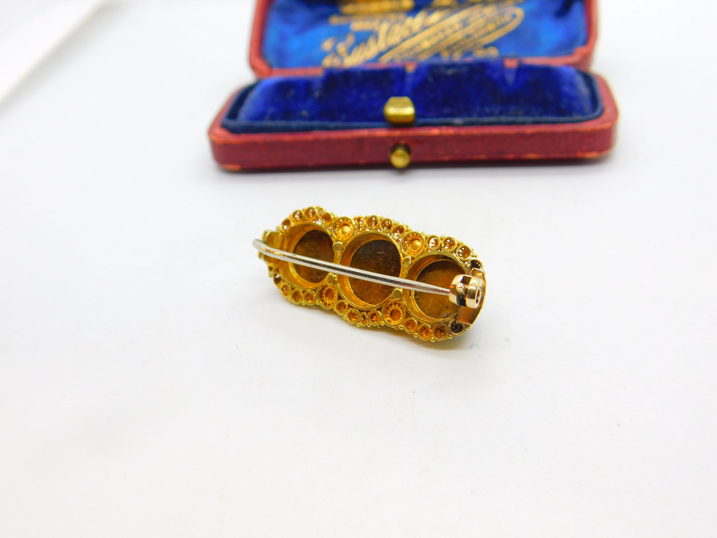 Victorian 22ct Gold Cannetille Tiger's Eye & Seed Pearl Sweetheart Brooch c1840