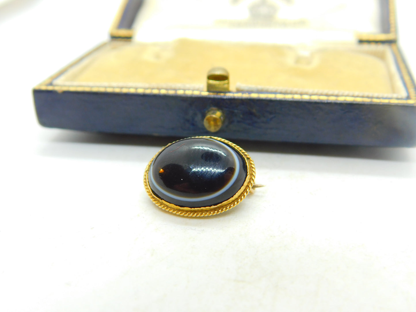 Victorian 15ct Gold & Cabochon Bulls Eye Agate Brooch Antique c1850