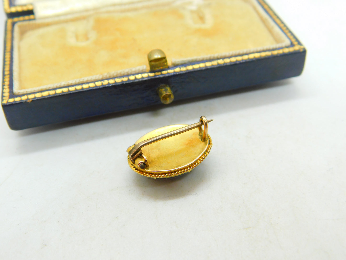 Victorian 15ct Gold & Cabochon Bulls Eye Agate Brooch Antique c1850