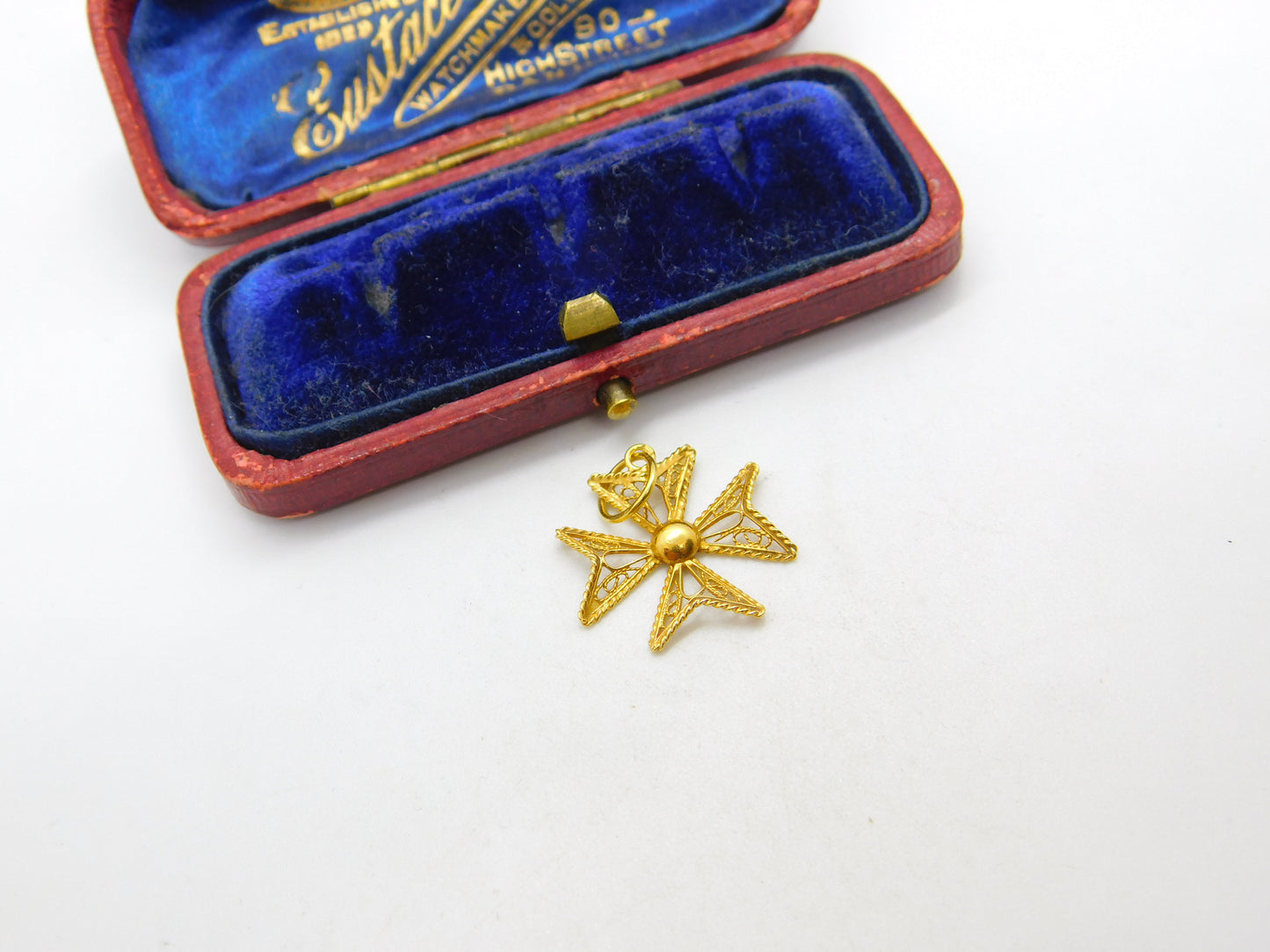 18ct Yellow Gold Filigree Form Maltese Cross Pendant Antique c1940 Art Deco