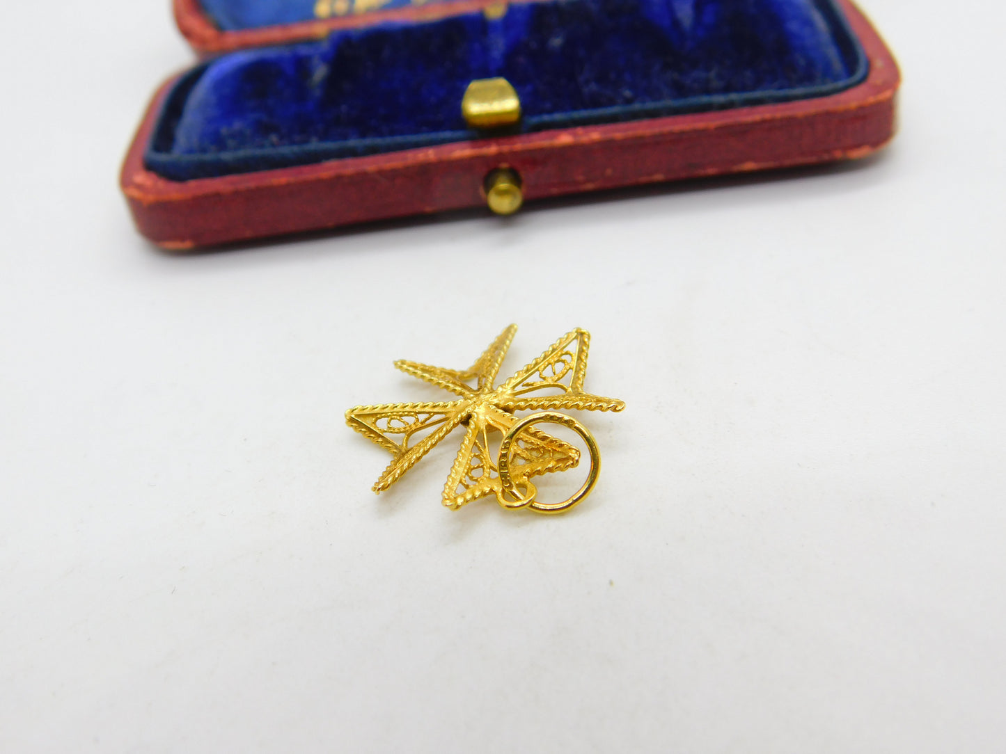 18ct Yellow Gold Filigree Form Maltese Cross Pendant Antique c1940 Art Deco