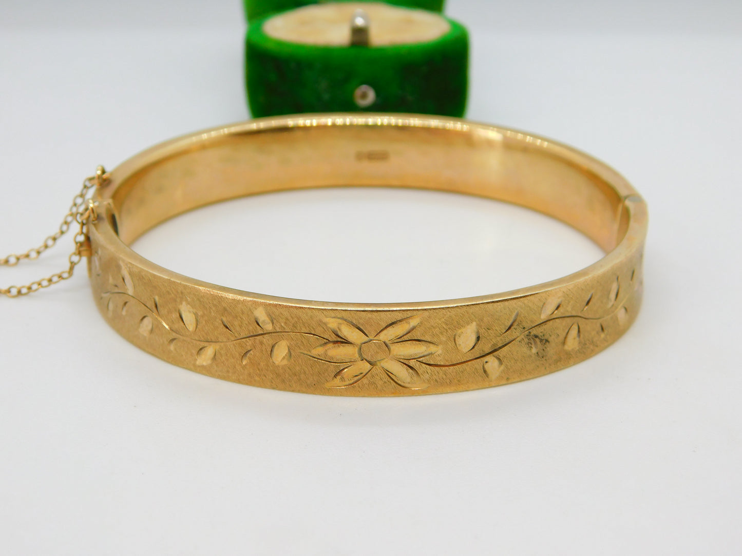 9ct Yellow Gold Floral Pattern Bangle Bracelet Vintage 1972 Birmingham