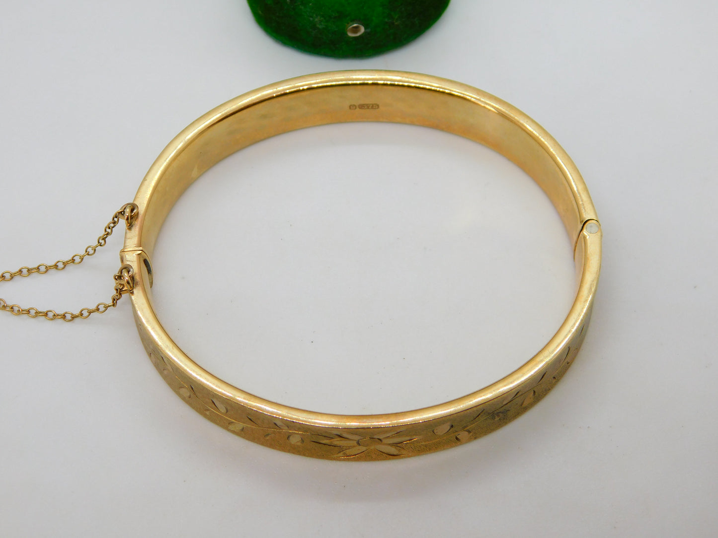 9ct Yellow Gold Floral Pattern Bangle Bracelet Vintage 1972 Birmingham