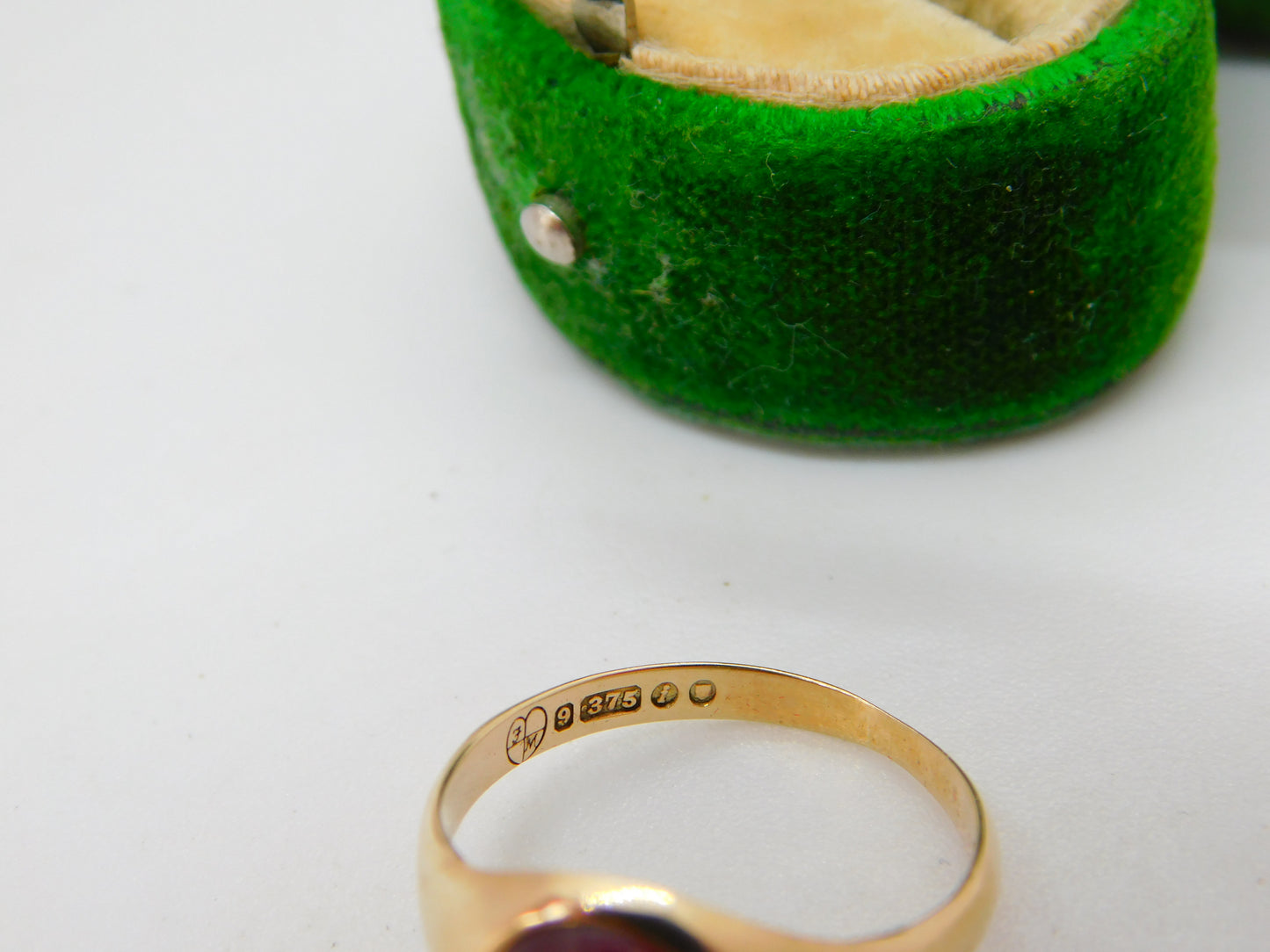 9ct Yellow Gold Cabochon 2ct Natural Ruby Signet Ring Vintage 1964 London