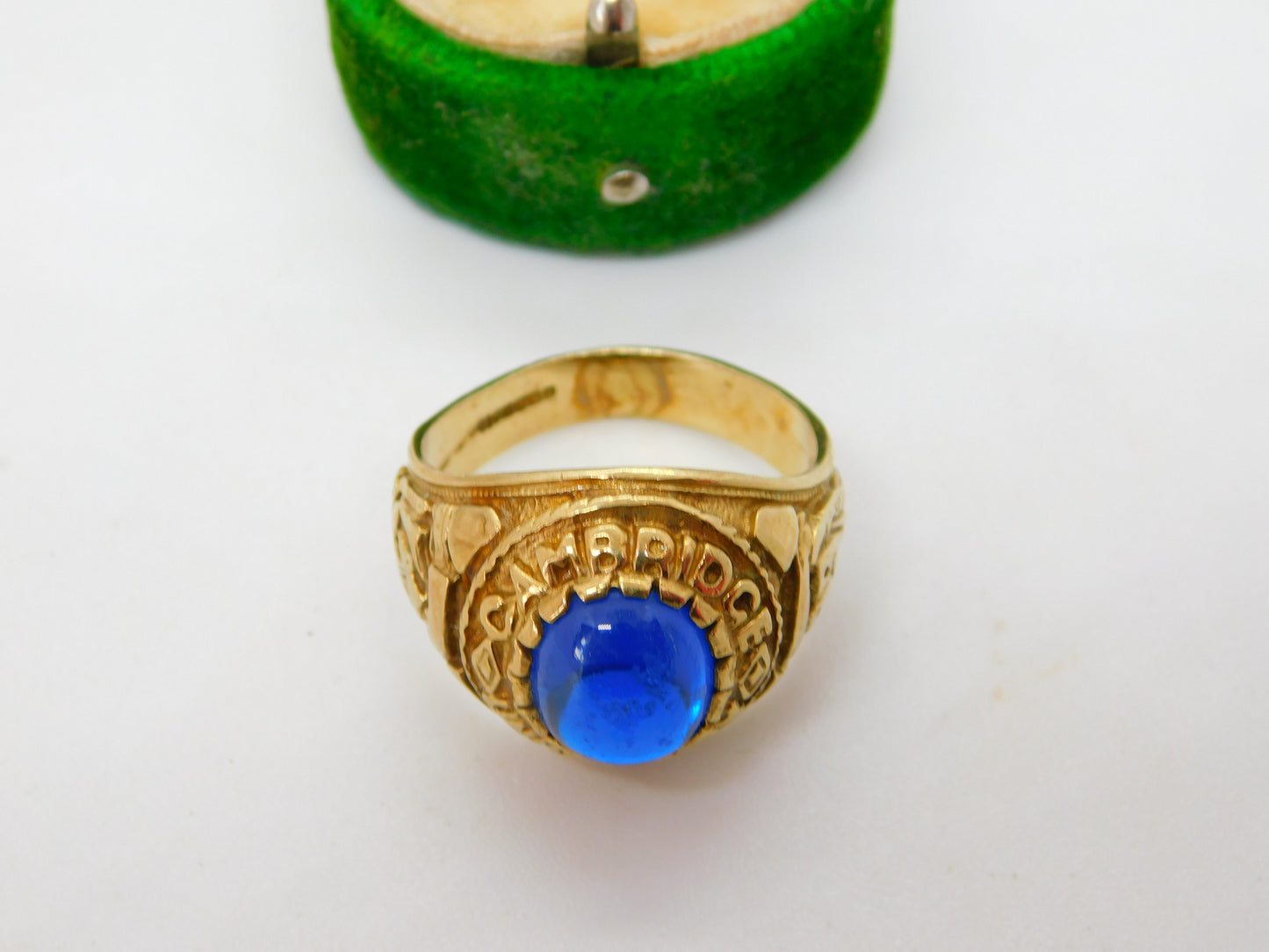 9ct Yellow Gold Blue Cabochon Cambridge University Graduation Ring Vintage 2002