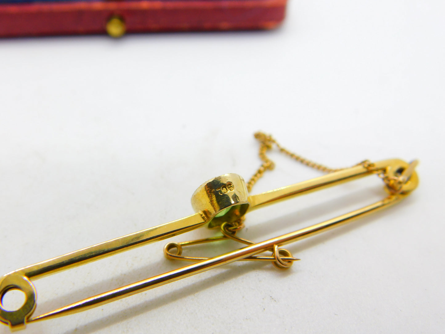 Edwardian 9ct Yellow Gold Faceted Peridot Set Bar Brooch Antique c1910