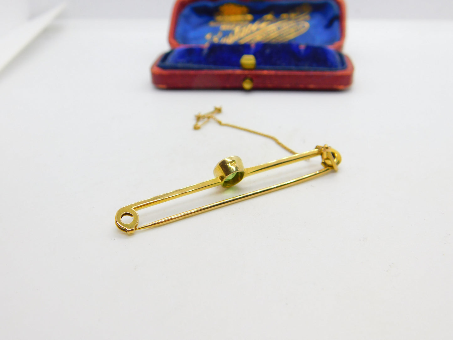 Edwardian 9ct Yellow Gold Faceted Peridot Set Bar Brooch Antique c1910