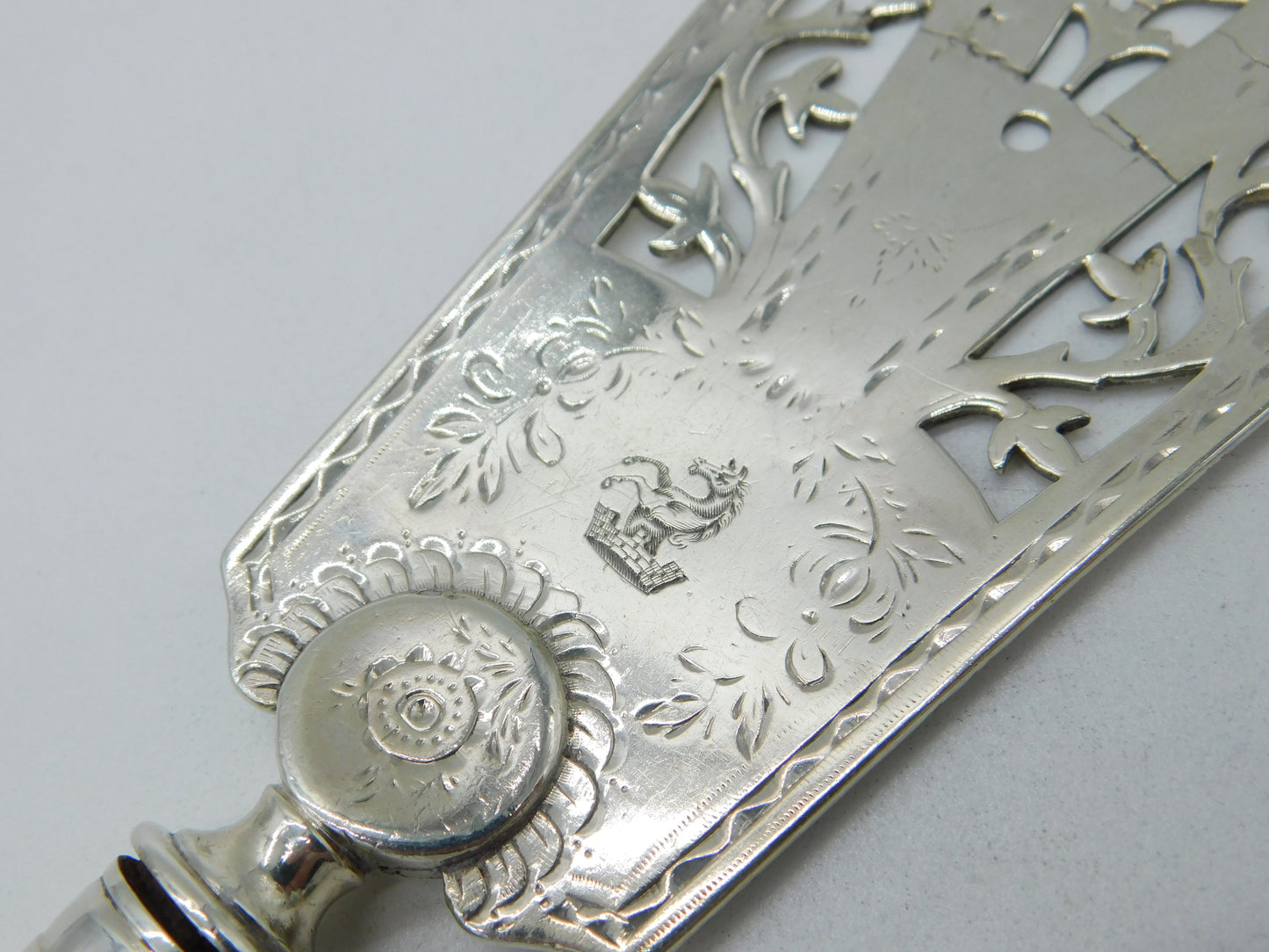 Georgian Sterling Silver Horse Crest Cake Slice Antique 1784 London