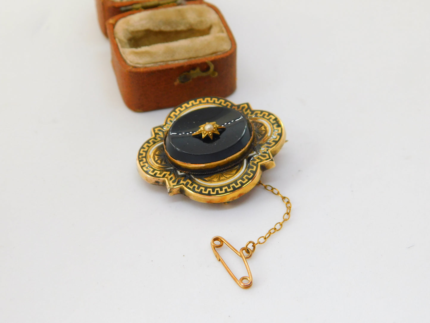 Victorian 18ct Gold, Onyx, Enamel & Seed Pearl Trefoil Mourning Brooch Antique 1887