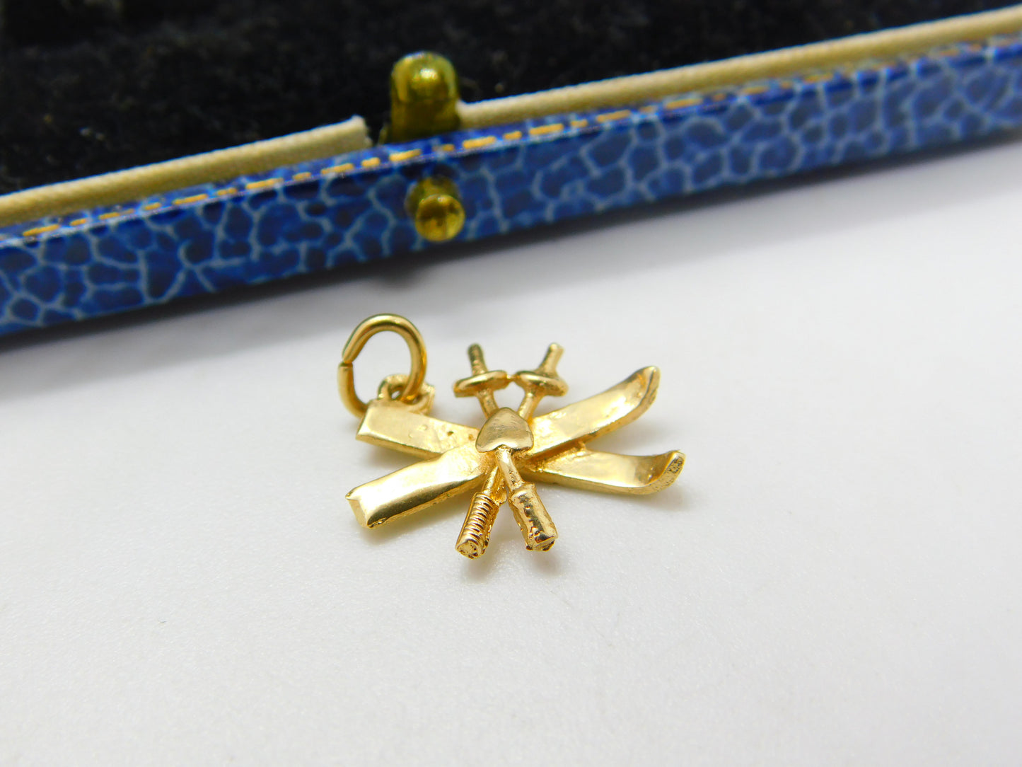 14ct Yellow Gold Skiing Skis & Poles Charm Pendant Vintage c1970