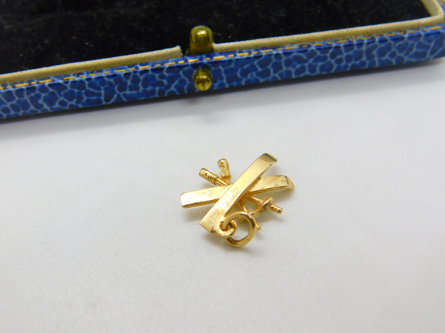 14ct Yellow Gold Skiing Skis & Poles Charm Pendant Vintage c1970