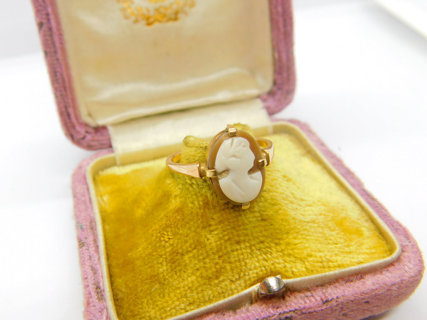 9ct Yellow Gold & Carved Shell Cameo Classical Ring Antique c1920 Art Deco