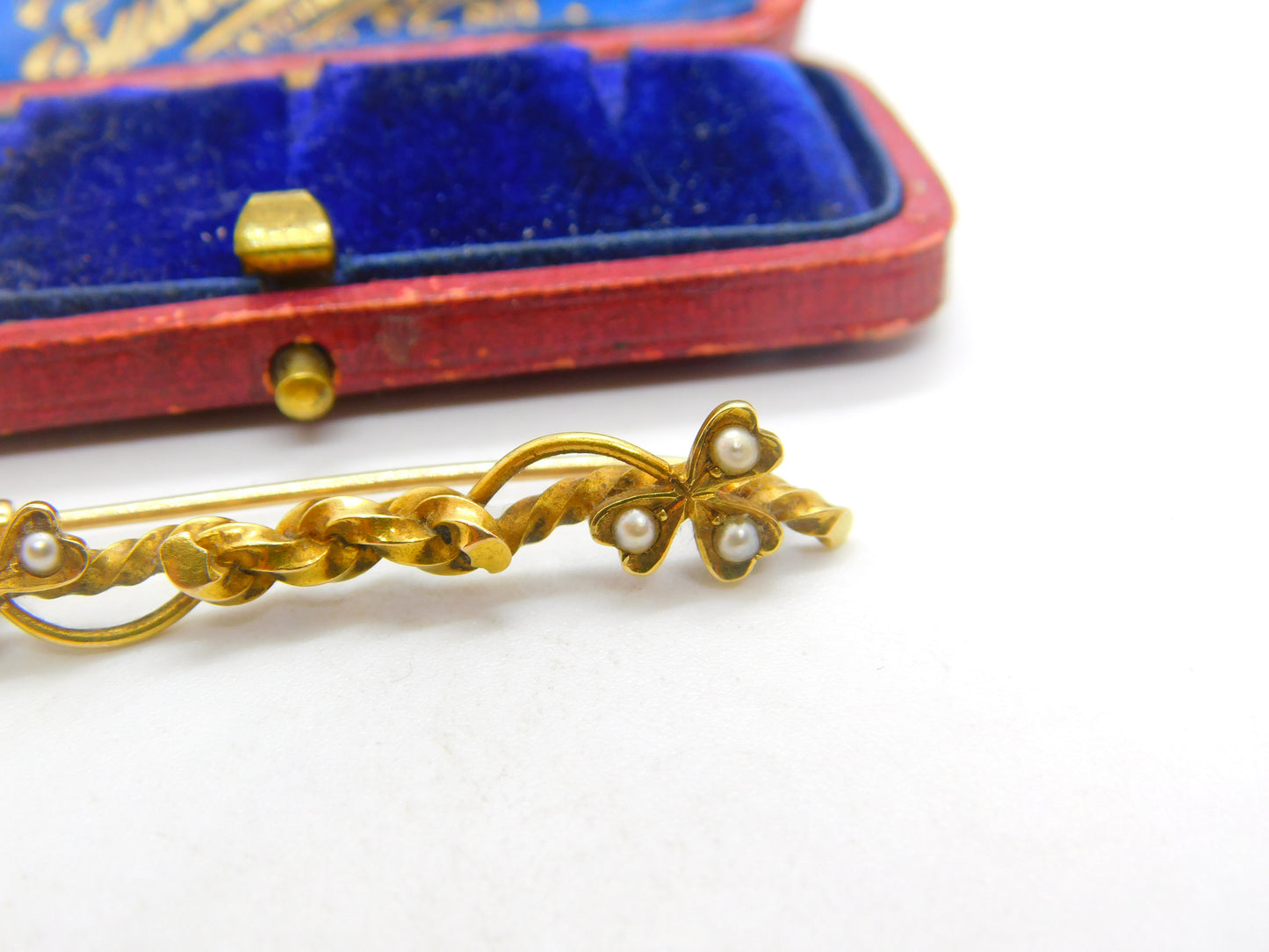 Victorian 15ct Yellow Gold & Seed Pearl Shamrock Knot Brooch Antique c1880