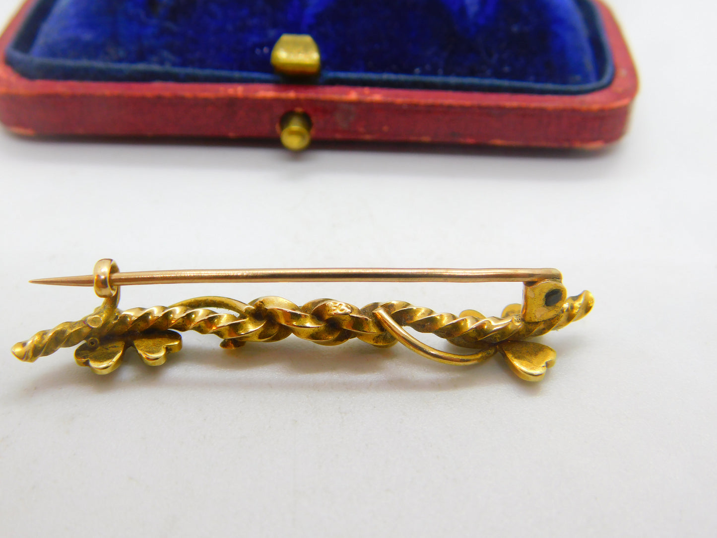 Victorian 15ct Yellow Gold & Seed Pearl Shamrock Knot Brooch Antique c1880