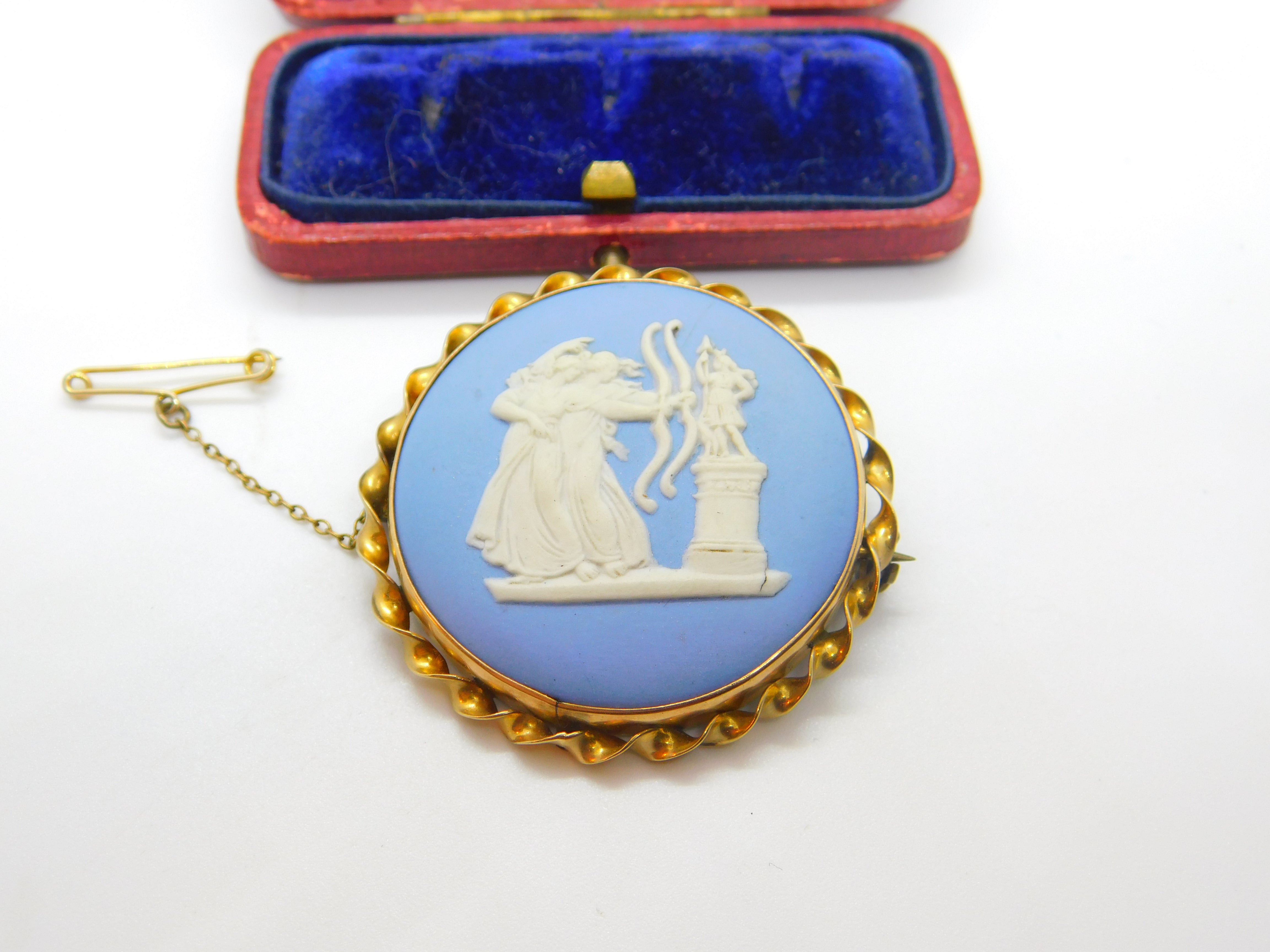 Wedgewood 1954 online 9k Gold Pin