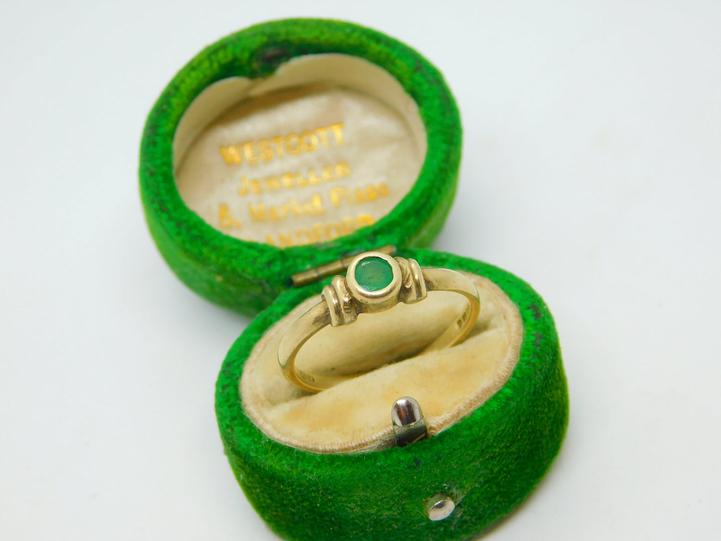 9ct Yellow Gold & Round Cut Emerald Band Ring Vintage 1968 London