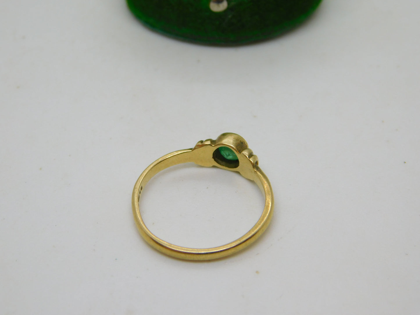 9ct Yellow Gold & Round Cut Emerald Band Ring Vintage 1968 London