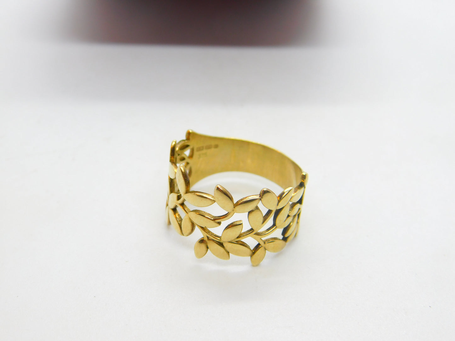 9ct Yellow Gold Band Ring Wreath & Leaf Form Detail Vintage c1990 Birmingham