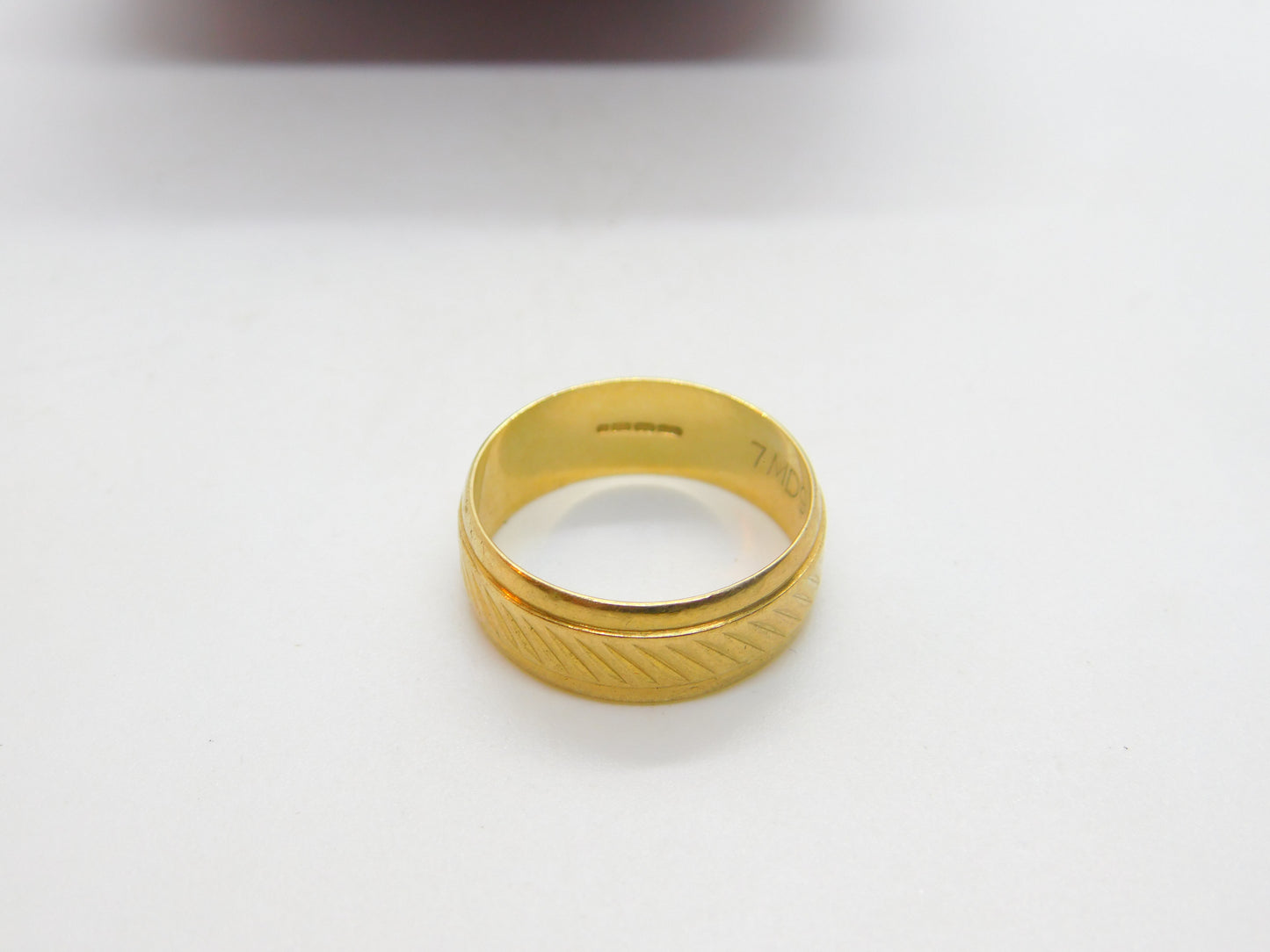 9ct Yellow Gold Modernist Line Pattern Band Ring Vintage c1970 Birmingham