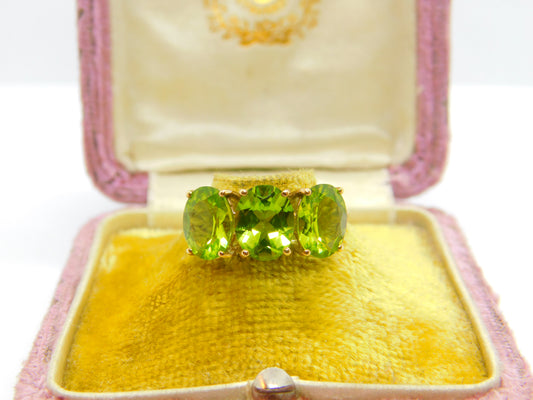 10ct Yellow Gold & Three Stone Peridot Band Ring Vintage c1990