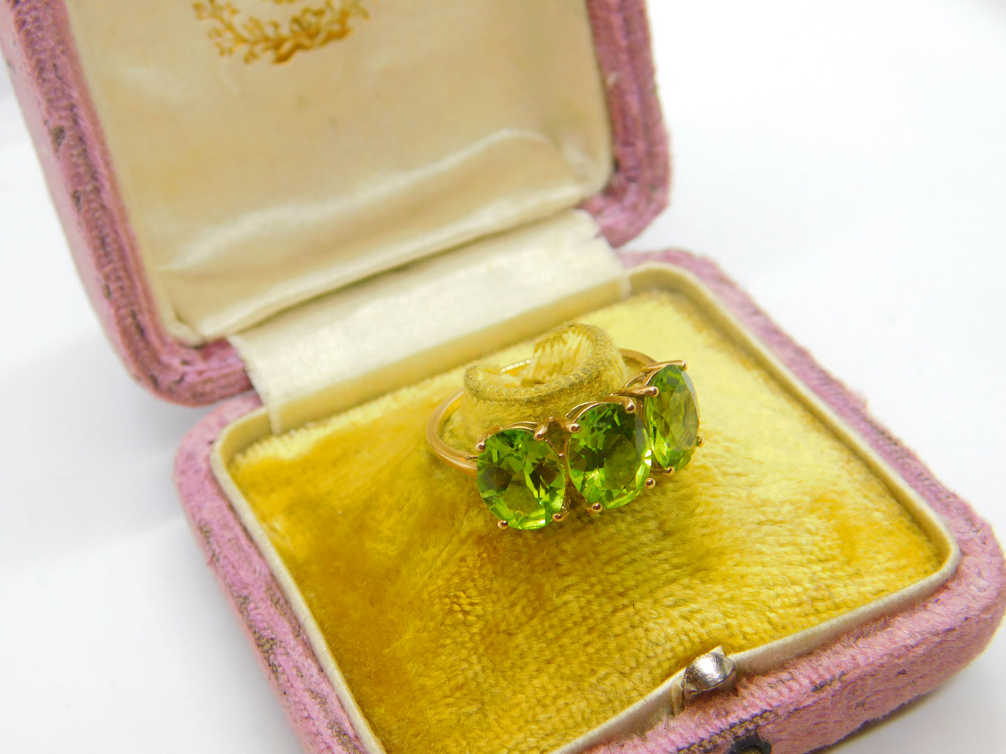 10ct Yellow Gold & Three Stone Peridot Band Ring Vintage c1990